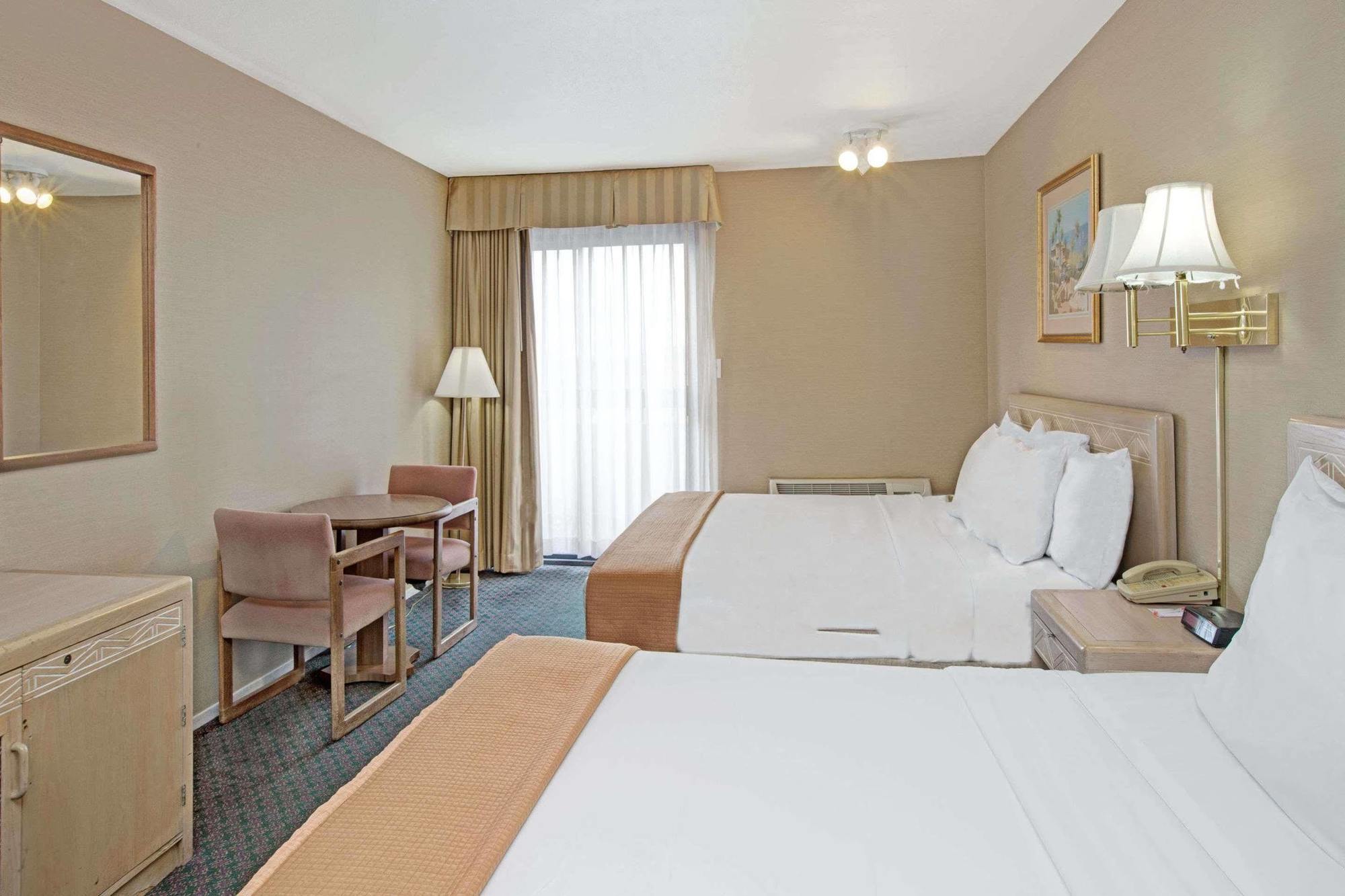 Howard Johnson By Wyndham Torrance Exteriér fotografie